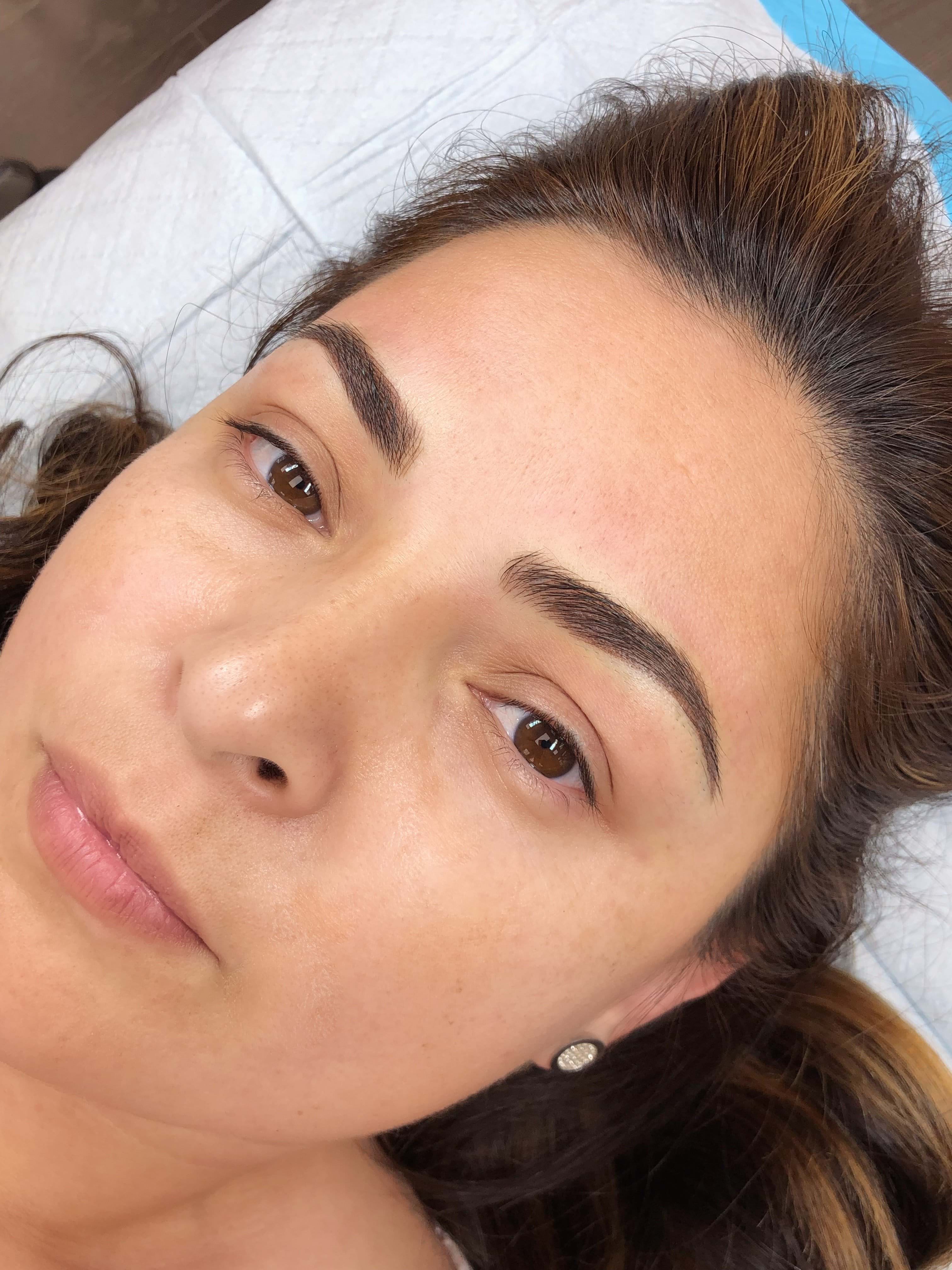 Brunette,Combo Brows